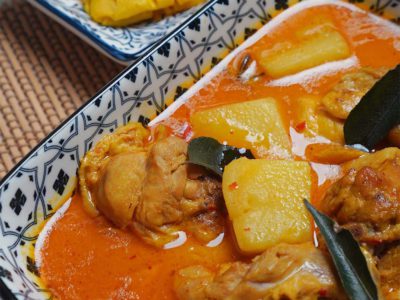 Nonya Curry Chicken with Roti Jala (serves 2)